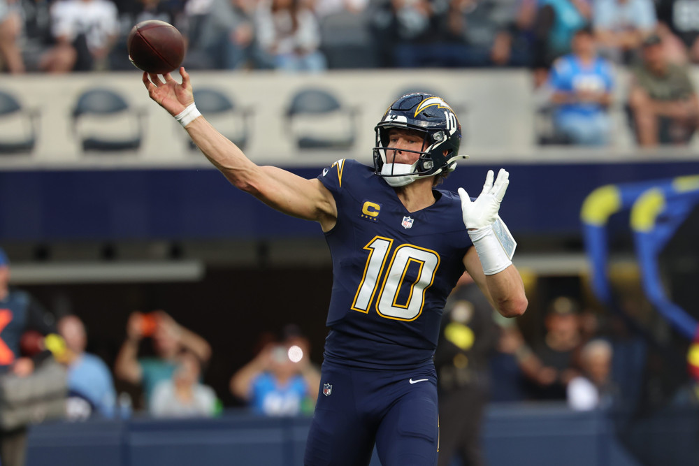 Chargers Quarterback Justin Herbert Expects to Play in Week 14