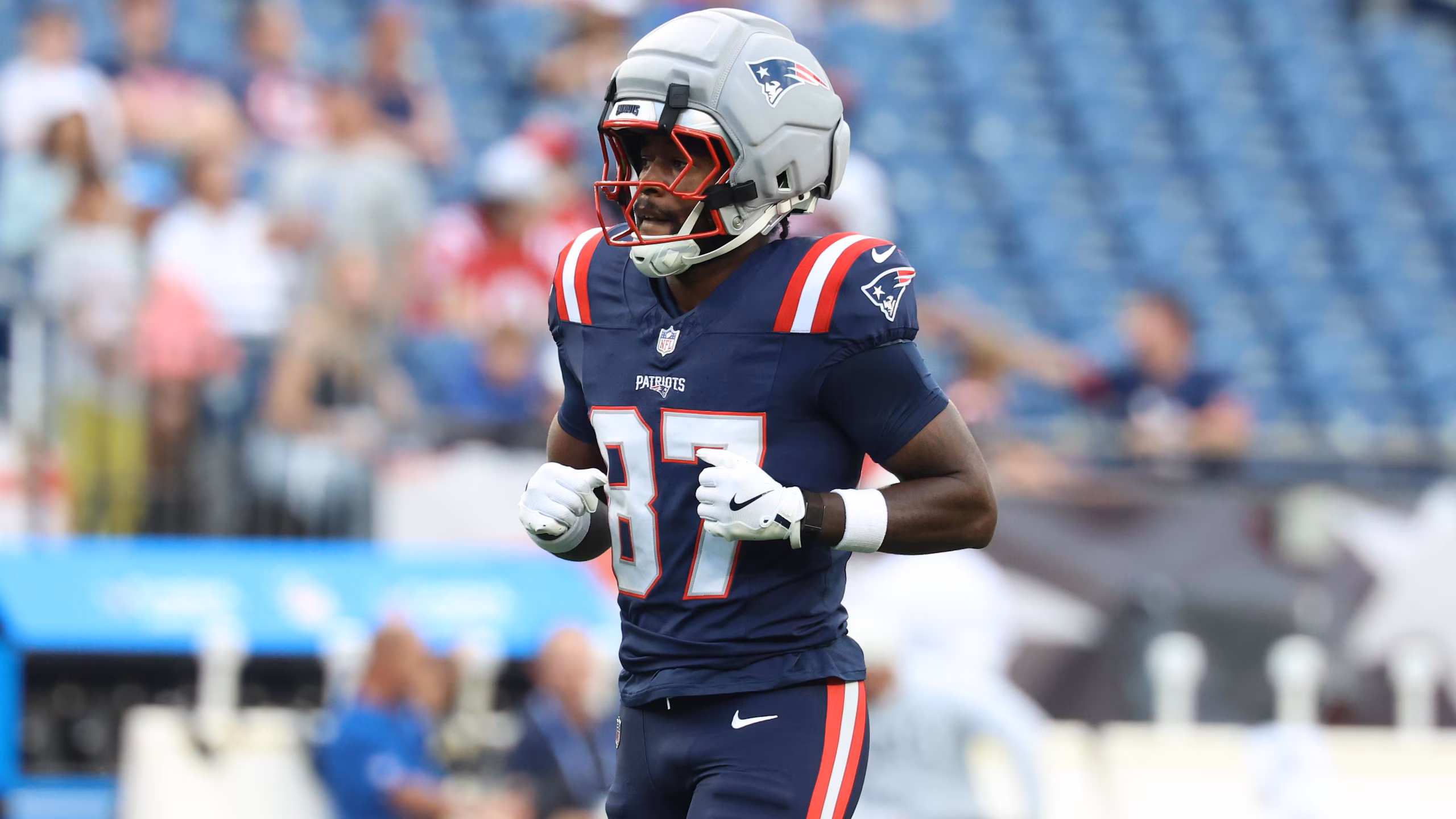 Romeo Doubs Hurts Shoulder on Touchdown Catch, Ruled Out For Remainder Of Week 6