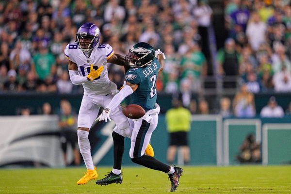 Eagles' Darius Slay and Jordan Mailata Leave With Injuries